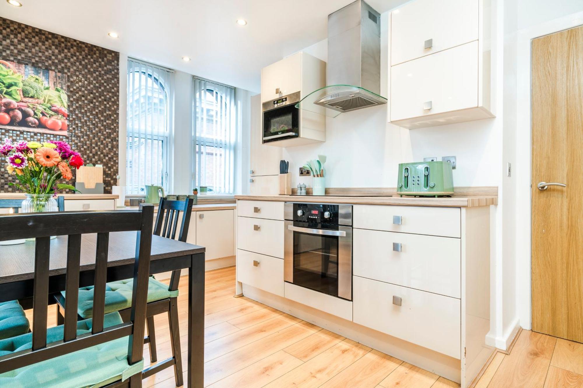 Cavern Quarters, Beautiful Two Bedroom City Centre Apartment By Garudy Serviced Apartments And Short Lets - Perfect For Longer Stays 利物浦 外观 照片