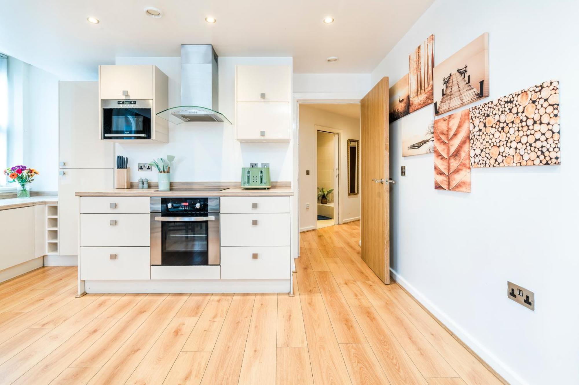 Cavern Quarters, Beautiful Two Bedroom City Centre Apartment By Garudy Serviced Apartments And Short Lets - Perfect For Longer Stays 利物浦 外观 照片