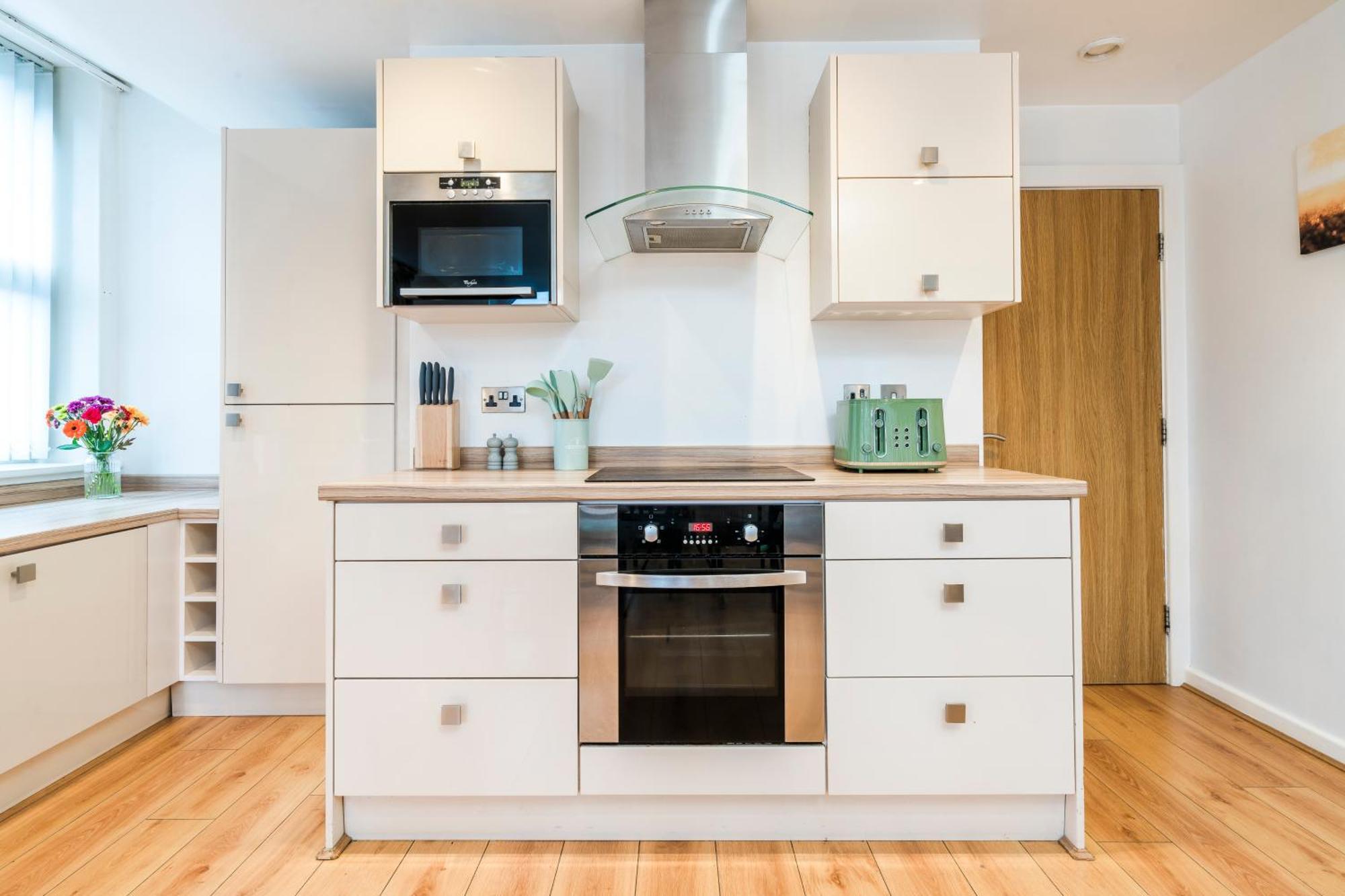 Cavern Quarters, Beautiful Two Bedroom City Centre Apartment By Garudy Serviced Apartments And Short Lets - Perfect For Longer Stays 利物浦 外观 照片